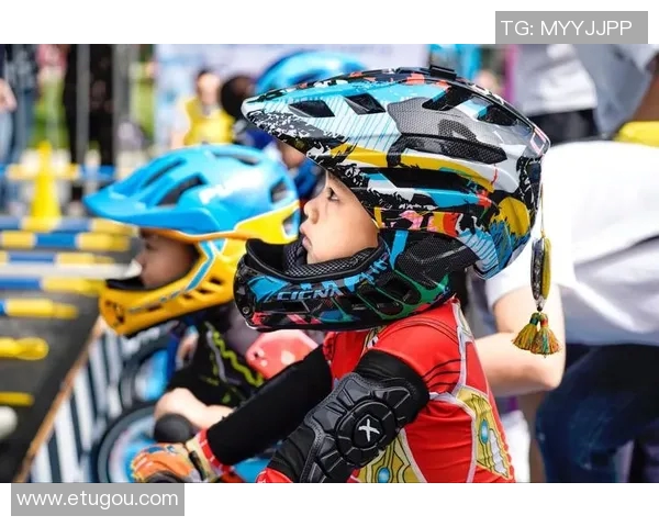 足球明星南极挑战赛场极寒之地激情对决引发全球关注