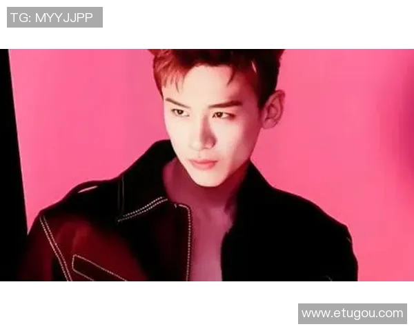 足球明星腹肌头像男展现运动魅力与健美身材的完美结合 足球明星腹肌头像男展现运动魅力与健美身材的完美结合