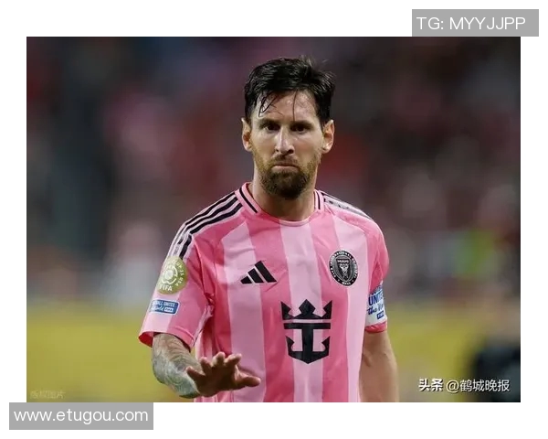 回顾上届足球明星的辉煌表现与影响力分析